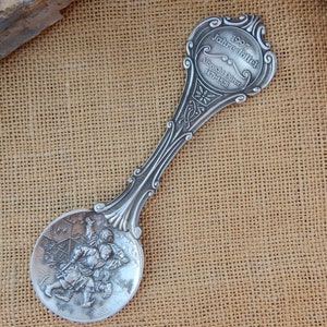 German 95% Zinn (Pewter) Decorative Spoon Wood Rack / German Jahres Loffel Zinn Collectible Spoon / German Pewter Spoon / Decorative image 3