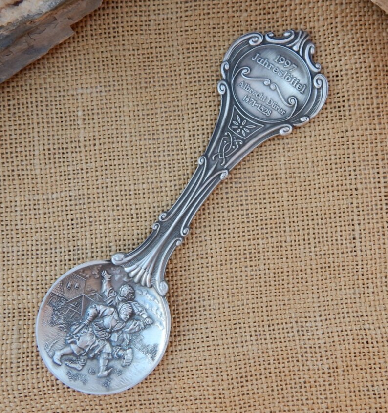 German 95% Zinn (Pewter) Decorative Spoon Wood Rack / German Jahres Loffel Zinn Collectible Spoon / German Pewter Spoon / Decorative image 3