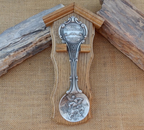 German 95% Zinn (Pewter) Decorative Spoon Wood Rack  /  German Jahres Loffel Zinn Collectible Spoon  /  German Pewter Spoon  /  Decorative