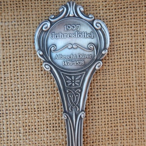 German 95% Zinn (Pewter) Decorative Spoon Wood Rack / German Jahres Loffel Zinn Collectible Spoon / German Pewter Spoon / Decorative image 5