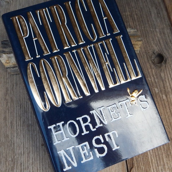 Hornet's Nest   /   Patricia Cornwell    /   Copyright 1996