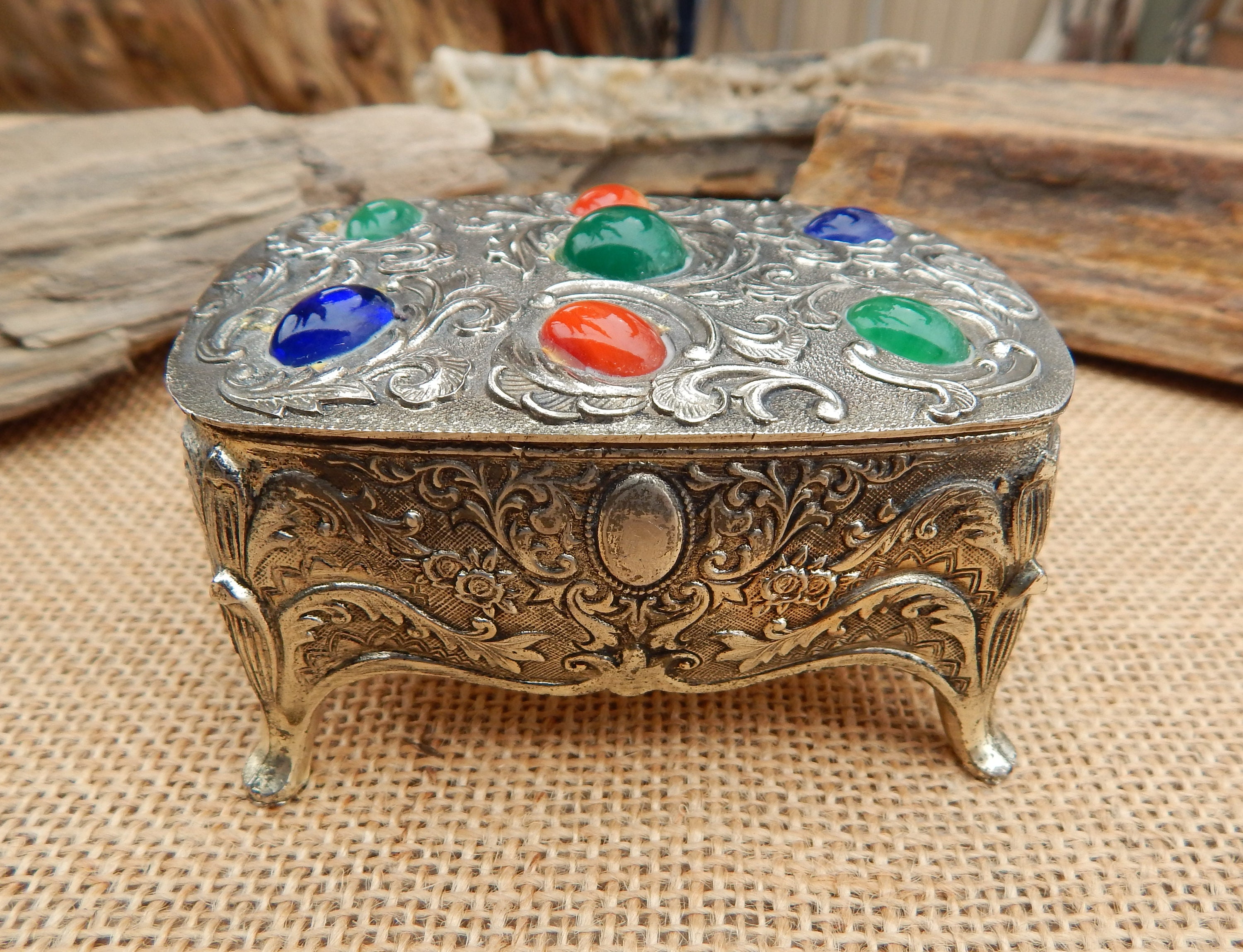 Ornate jewelry hotsell