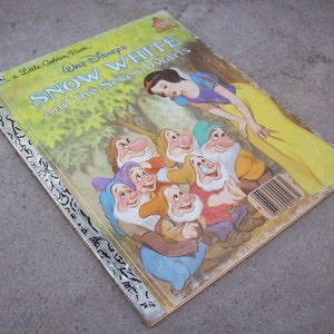 Snow White and the Seven Dwarfs   /   Little Golden Book   /   Walt Disney&#39;s Snow White and the Seven Dwarfs  /  1984