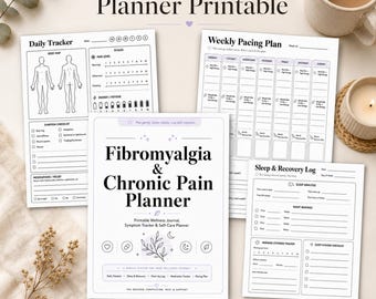 Puede incluir: Un conjunto de páginas de planificador imprimibles para el manejo de enfermedades crónicas. Las páginas incluyen un rastreador diario, escalas de dolor, un plan de ritmo semanal y un registro de sueño y recuperación. El planificador central se titula "Planificador de Fibromialgia y Dolor Crónico".