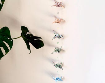 Kawaii pastelkleurige origami kraanvogelkoord in regenboogstijl met kristallen kralen