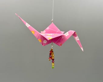 Rosa Origami-Kranich-Ornament