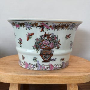 Vintage Chinesischer Famille Rose Porzellan Cachepot Pflanzer Handgemalter Blumen Schmetterling Jardiniere Chinoiserie Orchideentopf