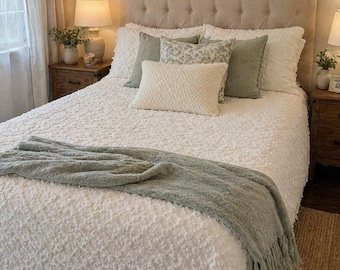 Vintage White Chenille Bedspread Queen Size 100% Cotton Cottagecore Bedding Shabby Chic Grandmillenial Farmhouse Romantic Grannycore