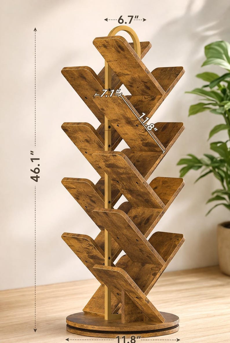 Puede incluir: Una estanter&iacute;a de madera con un dise&ntilde;o &uacute;nico en forma de &aacute;rbol. La estanter&iacute;a mide 117 cm de alto, 30 cm de ancho y 17 cm de profundidad. Cuenta con m&uacute;ltiples estantes para exhibir libros o art&iacute;culos decorativos. La madera tiene un acabado marr&oacute;n c&aacute;lido.