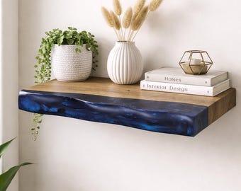 Estante flotante de roble con resina epoxi azul, estantes de madera con borde natural, diseño River Design.