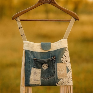 Torebka w stylu boho z denimu z frędzlami z koronki – ręcznie robiona torebka typu crossbody z recyklingu