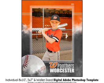 Könnte beinhalten: Digitalvorlage mit einem jungen Baseballspieler in einem orangefarbenen Trikot mit schwarzen und weißen Akzenten, der einen Schläger hält. Das Bild enthält einen Baseball und den Text "Worcester Panthers". Der Hintergrund ist orange und grau.