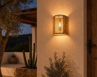 LAO applique en raphia ajouré extérieur ou intérieur en raphia tressé et ajouré. Style bohème chic naturel tendance lampe de jardin tendance
