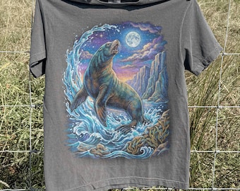 Camiseta vintage con estampado de león marino y océano, camiseta de fauna costera iluminada por la luna, camiseta de animales Comfort Colors®, regalo de naturaleza marina nocturna