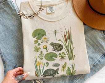 Camiseta vintage con estampado de estanque de ranas, camiseta de fauna de humedales, top de estilo cottagecore botánico, camiseta de regalo de anfibios Comfort Colors®