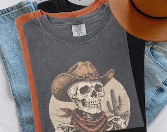 Camiseta de Halloween de vaquero esqueleto, camiseta con estampado de calavera tipo bandana, sudadera con cactus del desierto occidental, regalo de otoño de Comfort Colors®