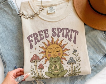 Vintage Free Spirit Frog Graphic Tee, Mushroom Nature Animal Shirt, Boho Mystic Cottagecore Style Top, Comfort Colors® Frog Gift Tee