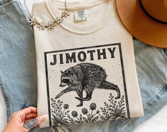 Camiseta gráfica de Jimothy Raccoon, camiseta botánica de animales salvajes, top de estilo natural dibujado a mano, camiseta de regalo de Comfort Colors® Raccoon