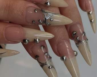 Unhas postiças estilete góticas barrocas personalizadas – feitas à mão com detalhes dourados brilhantes, formato amendoado, unhas postiças reutilizáveis para casamento.