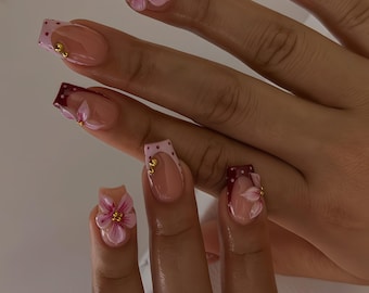 Pink Polka Dot Press on Nails mit 3D Blumen - Kurze quadratische Spitze wiederverwendbare künstliche Nägel