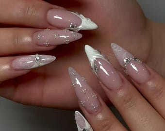 Uñas postizas personalizadas con forma de cola de sirena celestial: hechas a mano con detalles dorados brillantes, forma de almendra, reutilizables para bodas.
