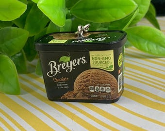 Llavero de helado de chocolate Mini Brands Bryer's, postre en miniatura, accesorio coleccionable, dije para bolso