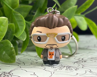 Llavero Funko Pint Size Heroes Tony Stark hecho a mano / Llavero de Spider-Man Homecoming de Marvel / Figura coleccionable de vinilo con cuerpo giratorio