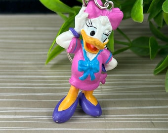 Llavero vintage de Daisy Duck de Disney hecho a mano / Figura de Applause / Llavero retro de Daisy Duck de los 80 y 90 / Colgante para bolso de dibujos animados pintado a mano