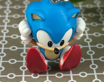 Llavero de Sonic hecho a mano – Pequeño dije de Sonic the Hedgehog – Lindo llavero con figura reciclada – Regalo de personaje de videojuego