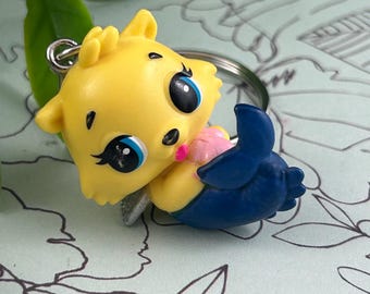 Llavero Hatchimals CollEGGtibles Temporada 5 Mermal Magic Amarillo Mer-Swotter hecho a mano / Lindo dije de mini criatura marina / Llavero de juguete Kawaii Regalo