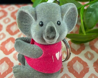 Australian Souvenir Koala Keychain – Grey Fuzzy Koala with Pink “I [heart] Australia” Vest – Vintage Plush Key Ring – Cute Travel Souvenir