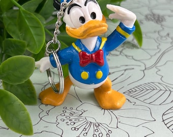 Llavero vintage de Donald Duck Bullyland hecho a mano / Figura clásica de pato marinero de Disney / Llavero coleccionable pintado a mano de los años 80 / Charm de Disney
