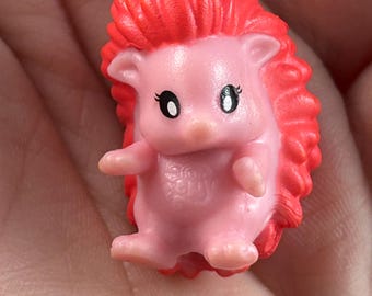 Llavero de erizo rosa – Llavero de mascota de la maleta de Pinkie Pie de My Little Pony hecho a mano, llavero accesorio de juguete MLP G4 2011, lindo llavero de erizo rosa