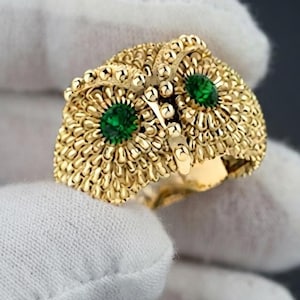 Eulenring, goldfarben, grüne Edelsteinaugen, Statement-Ring im Vintage-Stil, Eulenschmuck, Geschenkidee zum Erntedankfest