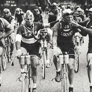 Foto de ciclistas del Tour de Francia / Arte mural imprimible: Ciclistas fumando / Impresión de ciclismo de los años 20, instantánea / Arte vintage de bicicletas / PH18