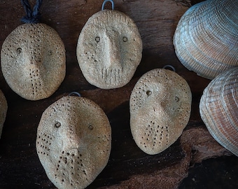 Stone-Age Åland Idol Head Necklace – Sand-Coloured Clay Pendant