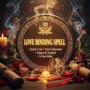 Könnte beinhalten: Ein mystisches Bild mit einem Holzschild mit der Aufschrift "LOVE BINDING SPELL". Das Schild ist von Kerzen, Rosen, Schriftrollen und Rauch umgeben. Der Text auf dem Schild enthält auch "Quick Cast - Fast Outcomes", "Tested & Verified" und "5-Star Seller".