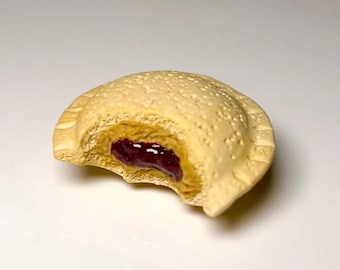 Crustless PB&J Sandwich Magnet – Handmade Polymer Clay Fridge Magnet – Mini Snack Kitchen Decor Gift
