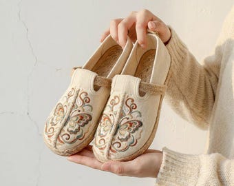 Women's Embroidered Butterfly Linen Flats, Breathable Slip On Casual Shoes, Round Toe Rubber Sole Shoes for Spring Summer Daily Wear