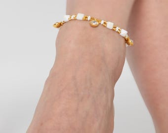 Bracelet de cheville orné de perles pyramide