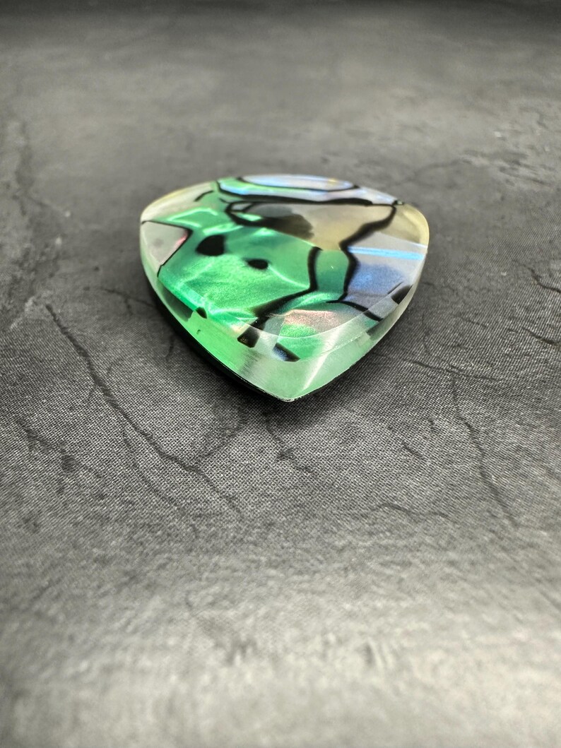 Shell Plectuim Handcrafted 6mm Ultra Thick Guitar Pick - Oyster - Two Ply Boutique ...