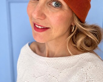 Soft-touch beanie in various colors with a yellow "IA" label