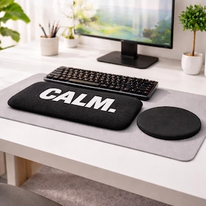 Juego de reposamuñecas acolchados Calm, alfombrilla de ratón a juego, configuración de escritorio estética, decoración de espacio de trabajo acogedor, regalo de accesorios de escritorio minimalistas