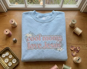 Cool Moms Love Jesus Embroidered Sweatshirt, Aesthetic Christian Mom Crewneck, Retro Floral Faith Pullover, Spiritual Gift for Mother's Day