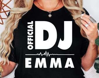 Camiseta oficial de DJ personalizada, camiseta con nombre de DJ personalizado, camiseta de disc jockey, regalo para productor musical, atuendo para festivales, regalo de cumpleaños para DJ