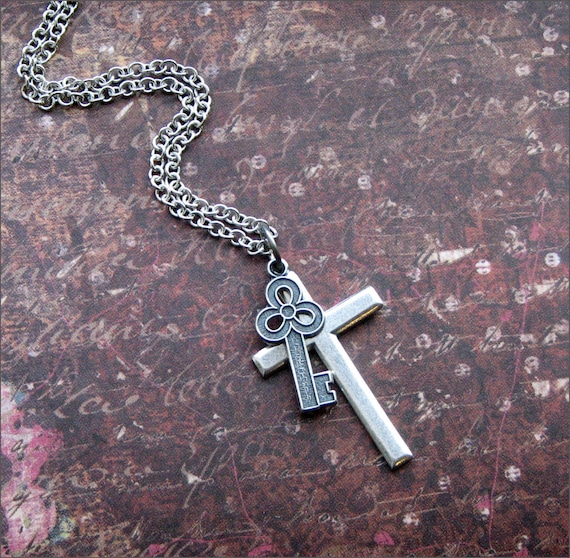 Class 2024 key necklace