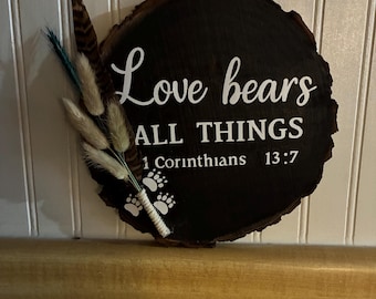 Houten bord Love Bears All Things