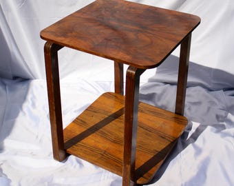 Mesa auxiliar con ruedas de estilo Art Déco vintage, chapa de nogal veteado a juego.