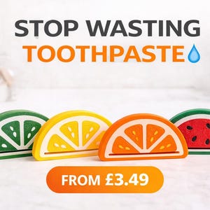 Puede incluir: Cuatro exprimidores de pasta de dientes con forma de fruta: lima, limón, naranja y sandía. El texto "STOP WASTING TOOTHPASTE" está en la parte superior. Estos exprimidores ayudan a usar toda la pasta de dientes.