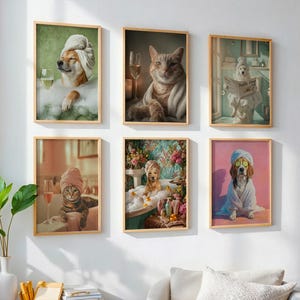Puede incluir: Un conjunto de seis cuadros de pared con perros y gatos antropom&oacute;rficos en ba&ntilde;os. Las im&aacute;genes muestran animales con toallas, relaj&aacute;ndose en ba&ntilde;os de espuma, leyendo peri&oacute;dicos y usando m&aacute;scaras de pepino y copas de vino.